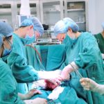 Phẫu thuật cắt khối u trong dây chằng rộng nặng 1,6kg cho người bệnh 41 tuổi