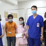 Trao hỗ trợ người bệnh có hoàn cảnh khó khăn tại Bệnh viện
