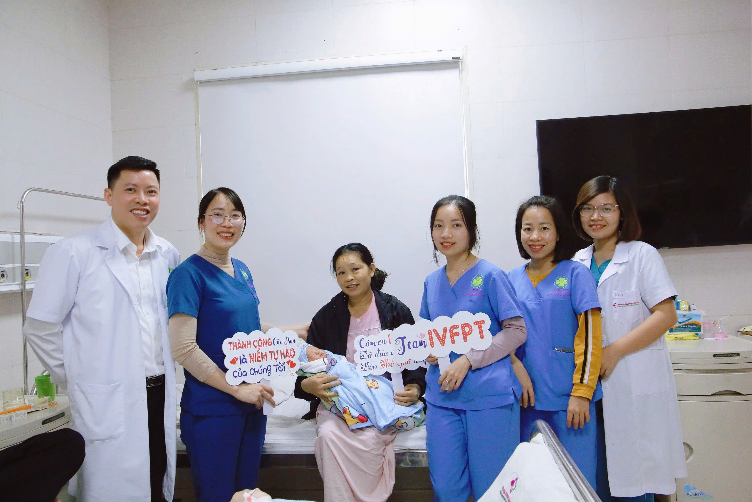 52 tuổi sinh con