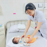 Kịp thời phẫu thuật u nang buồng trứng hơn 10cm cho bệnh nhi 2 tháng tuổi