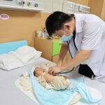 Cứu sống bé trai bị ngạt sau sinh bằng kỹ thuật hạ thân nhiệt chỉ huy