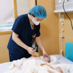 Kháng thể đơn dòng phòng Virus RSV - Lá chắn bảo vệ hệ hô hấp non nớt cho cặp song sinh đẻ cực non 25 tuần nặng 650gr và 700gr